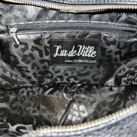 Lux de Ville Matte Black Heart Shoulder Bag - Picture 7 of 10